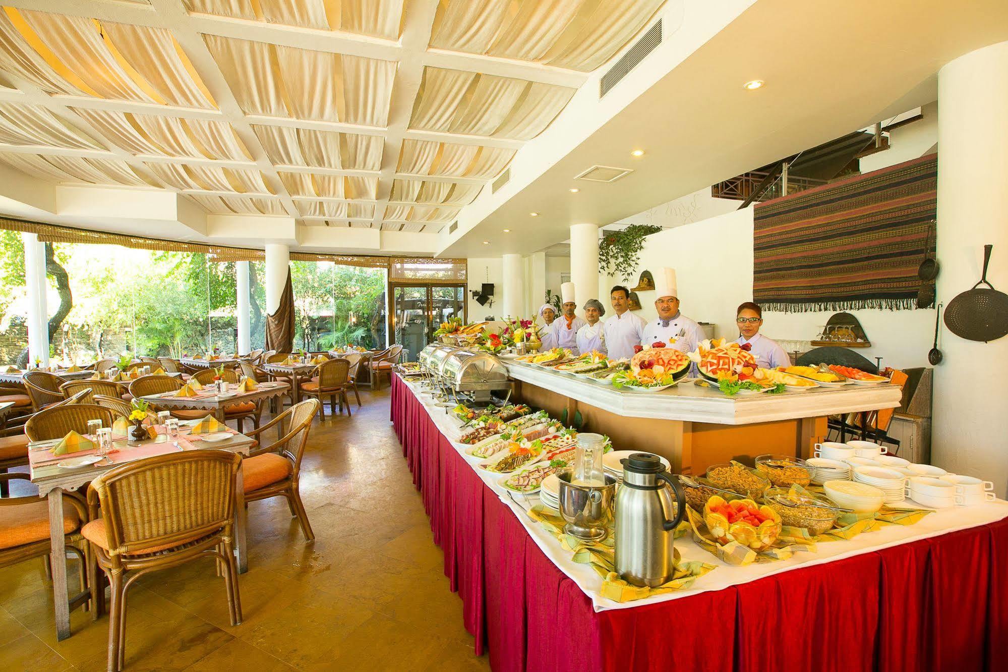 Shangri-La Village Resort, Pokhara Zewnętrze zdjęcie